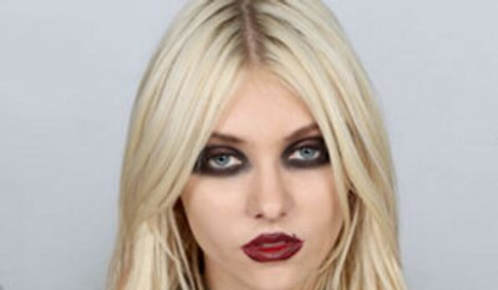 Colette Momsen